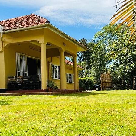 Buutu Nest Bed & Breakfast Джинджа Екстериор снимка