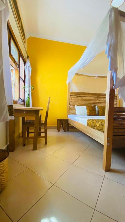 Buutu Nest Bed & Breakfast Джинджа Екстериор снимка