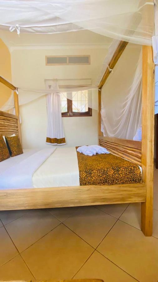 Buutu Nest Bed & Breakfast Джинджа Екстериор снимка